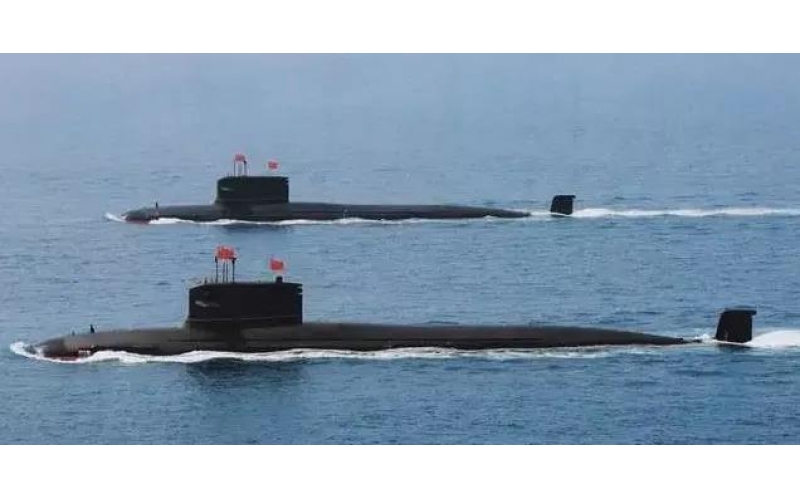 3艘中國核潛艇“故意暴露”，英航母火速逃竄：不知已被跟了多久！
