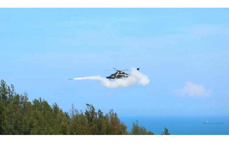 解放軍大批武直10實彈跨海打擊畫面曝光
