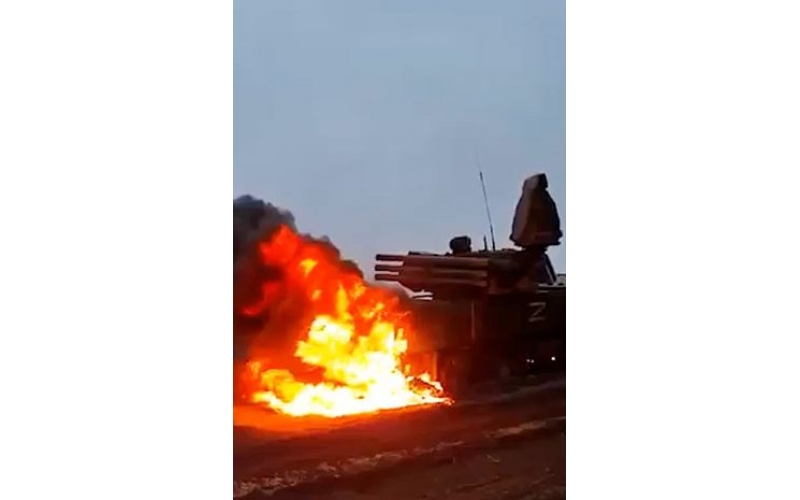 烏克蘭農民繳獲價值 1200 萬英鎊的俄羅斯導彈系統并在野外放火